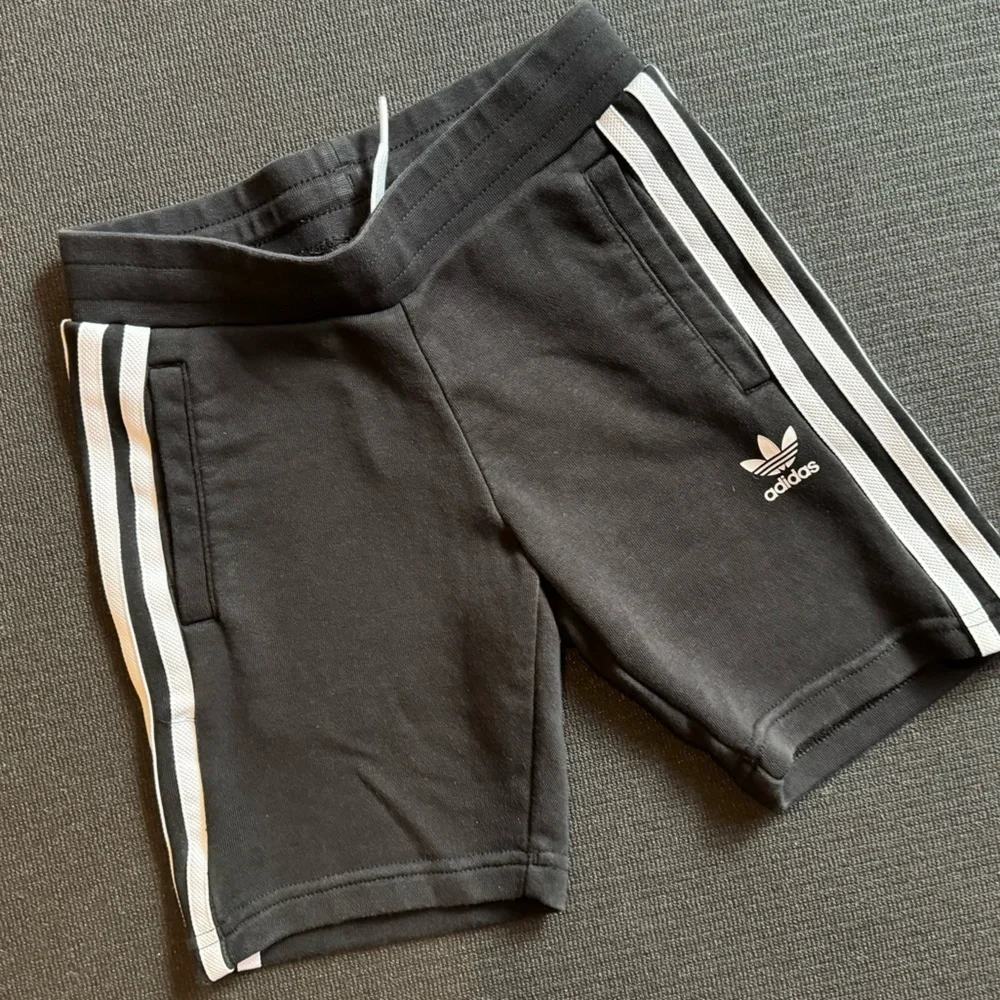 5/$25 Boys Adidas black and white shorts, size XXS (size 5-6)